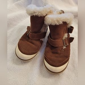 BearPaw buckle boots. Big boy or girl size 2.